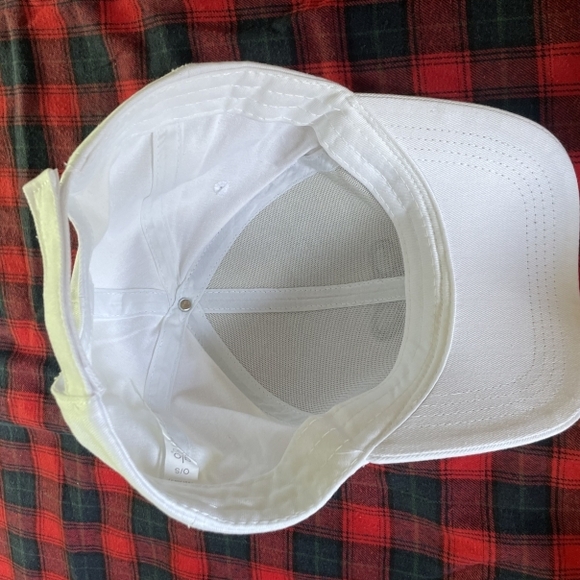 ALO Yoga White Cap with Black Logo - Picture 5 of 5